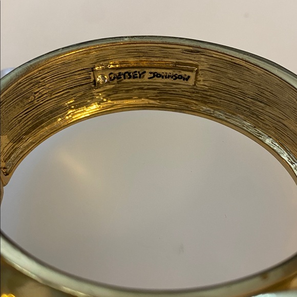 Betsey Johnson Dollhouse pink Bow Bracelet - Picture 2 of 5